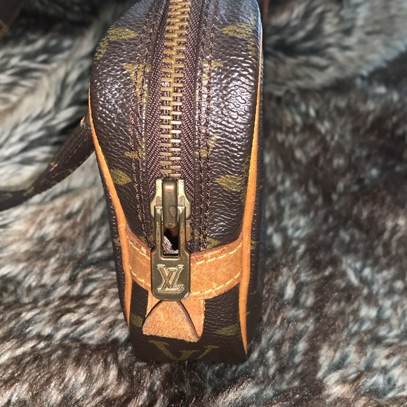 LOUIS VUITTON Authentic Signature Pristine Pochette Crossbody - Picture 5 of 13
